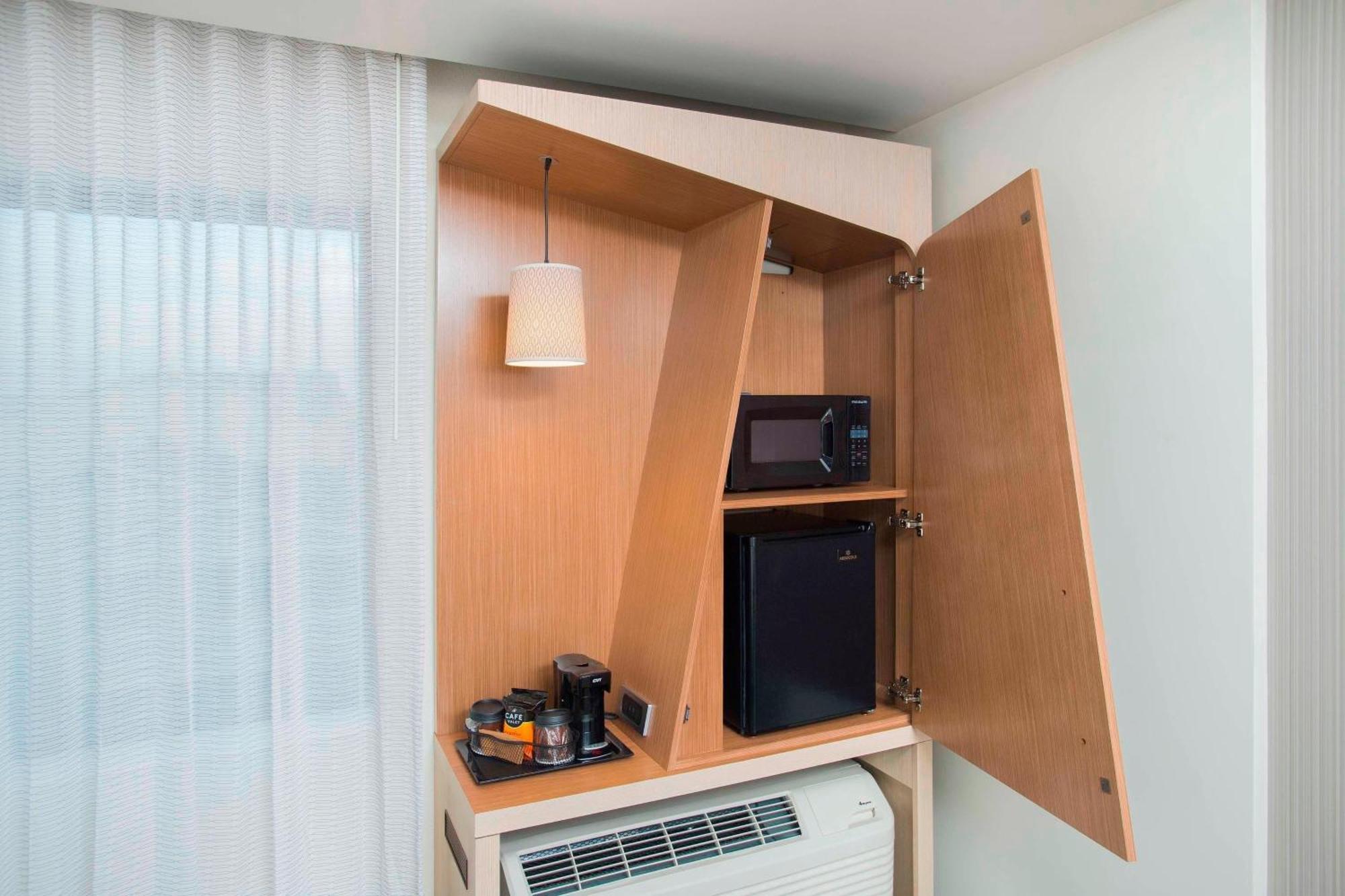 Courtyard By Marriott Hotel 3*